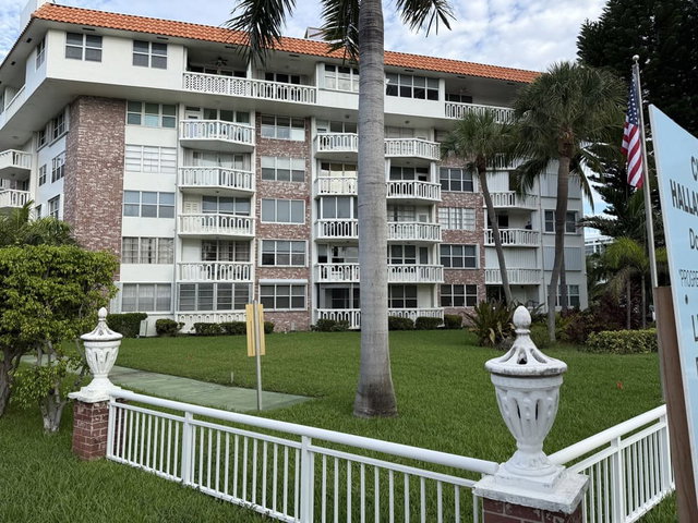 Golden View Condominium photo 2